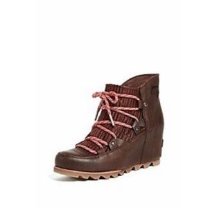 Sorel Sandy Wedge Booties!!
